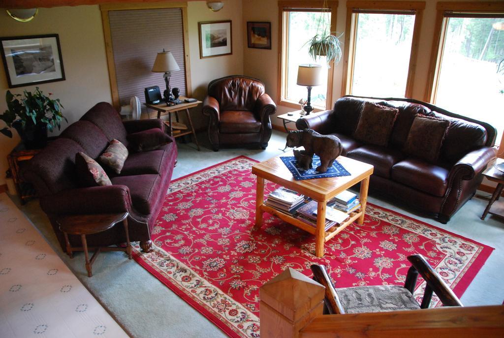 Kicking Horse Canyon Guest House Голдън Екстериор снимка