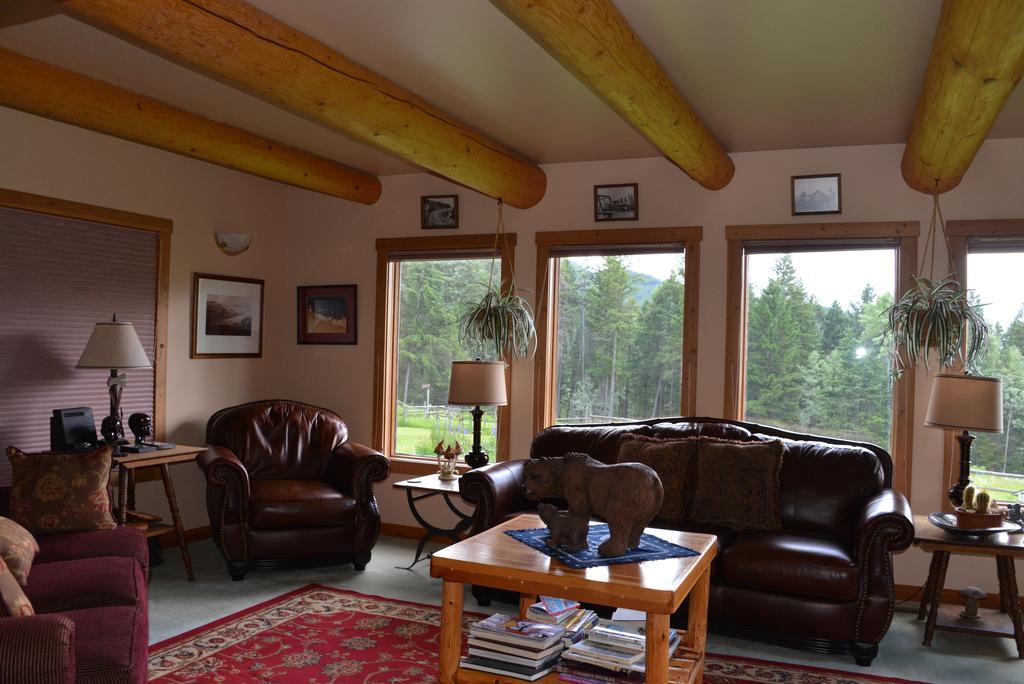 Kicking Horse Canyon Guest House Голдън Екстериор снимка