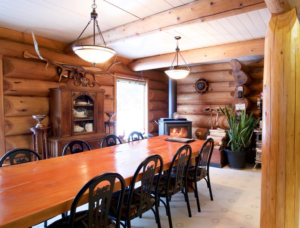 Kicking Horse Canyon Guest House Голдън Екстериор снимка