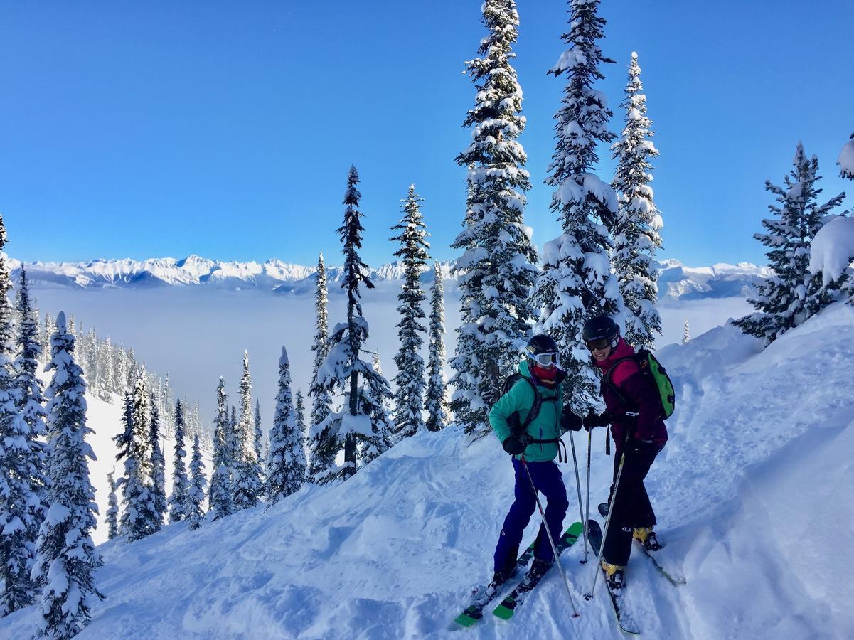 Kicking Horse Canyon Guest House Голдън Екстериор снимка