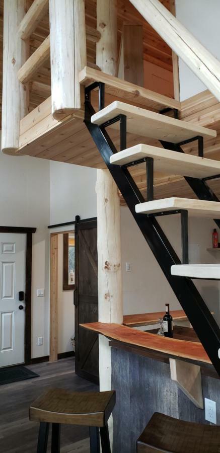 Kicking Horse Canyon Guest House Голдън Екстериор снимка