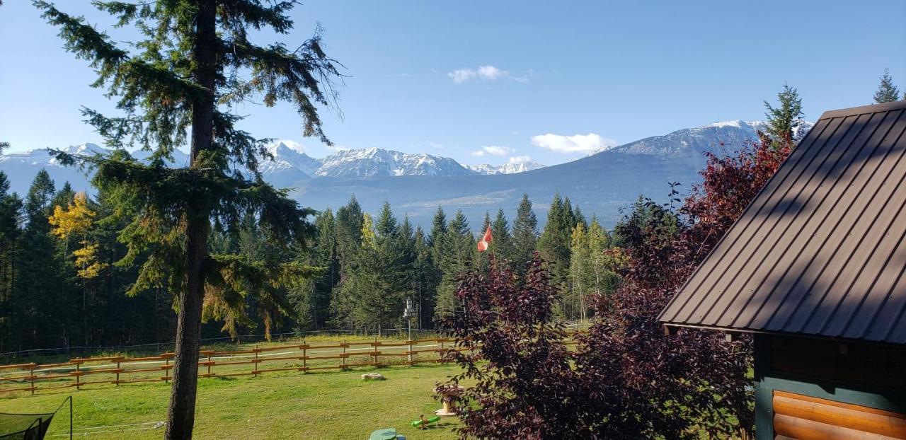 Kicking Horse Canyon Guest House Голдън Екстериор снимка