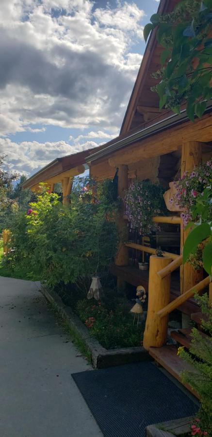 Kicking Horse Canyon Guest House Голдън Екстериор снимка